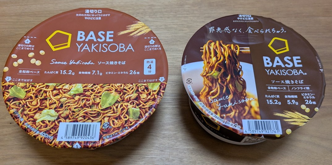 BASE YAKISOBA(ソース焼きそば) 左側:旧パッケージ 右側:新パッケージ