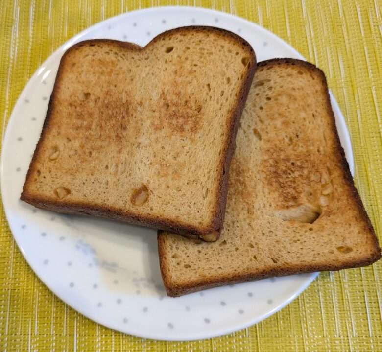 トーストしたミニ食パン・オレンジ